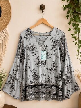 NWT Nostalgia Floral Boho Bell Sleeve Blouse Gray Black Peasant Top Small